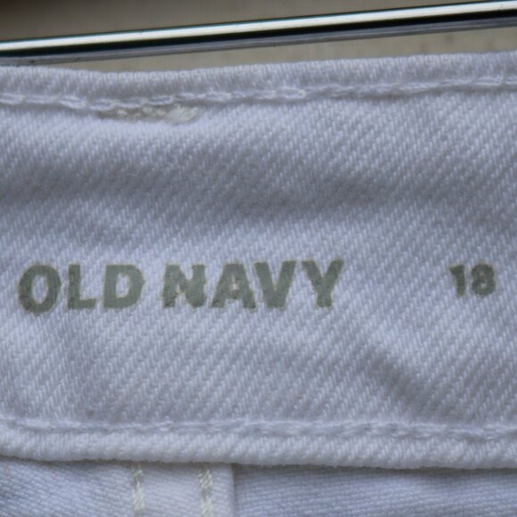 Old Navy Plus Size White High Rise OG Straight Stretch Jean Cut Off Shorts Sz 18 - Picture 7 of 9